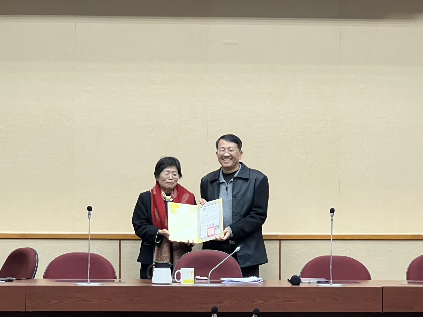 115年1月7日頒贈退休人員獎狀