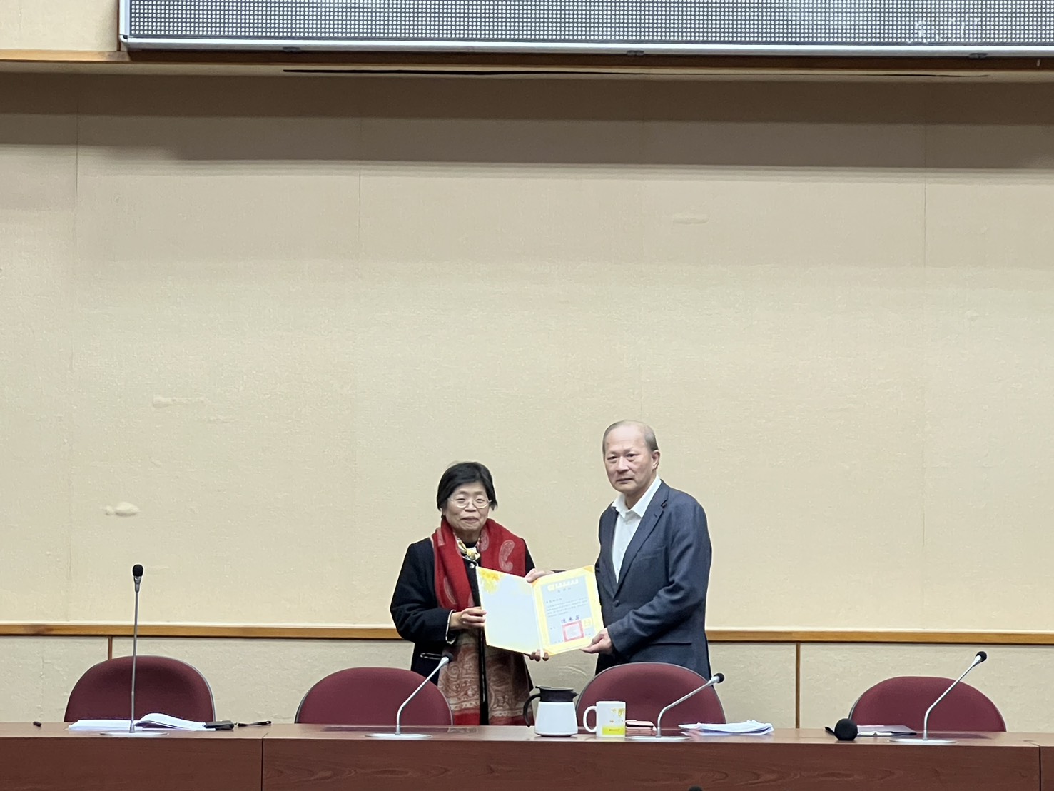 115年1月7日頒贈退休人員獎狀